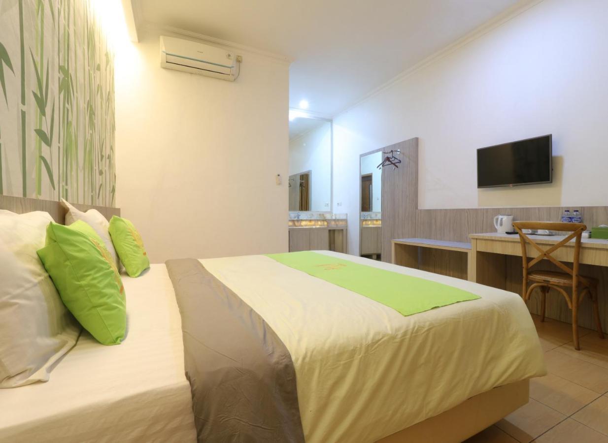 Hotel Huswah Airport Tangerang Esterno foto