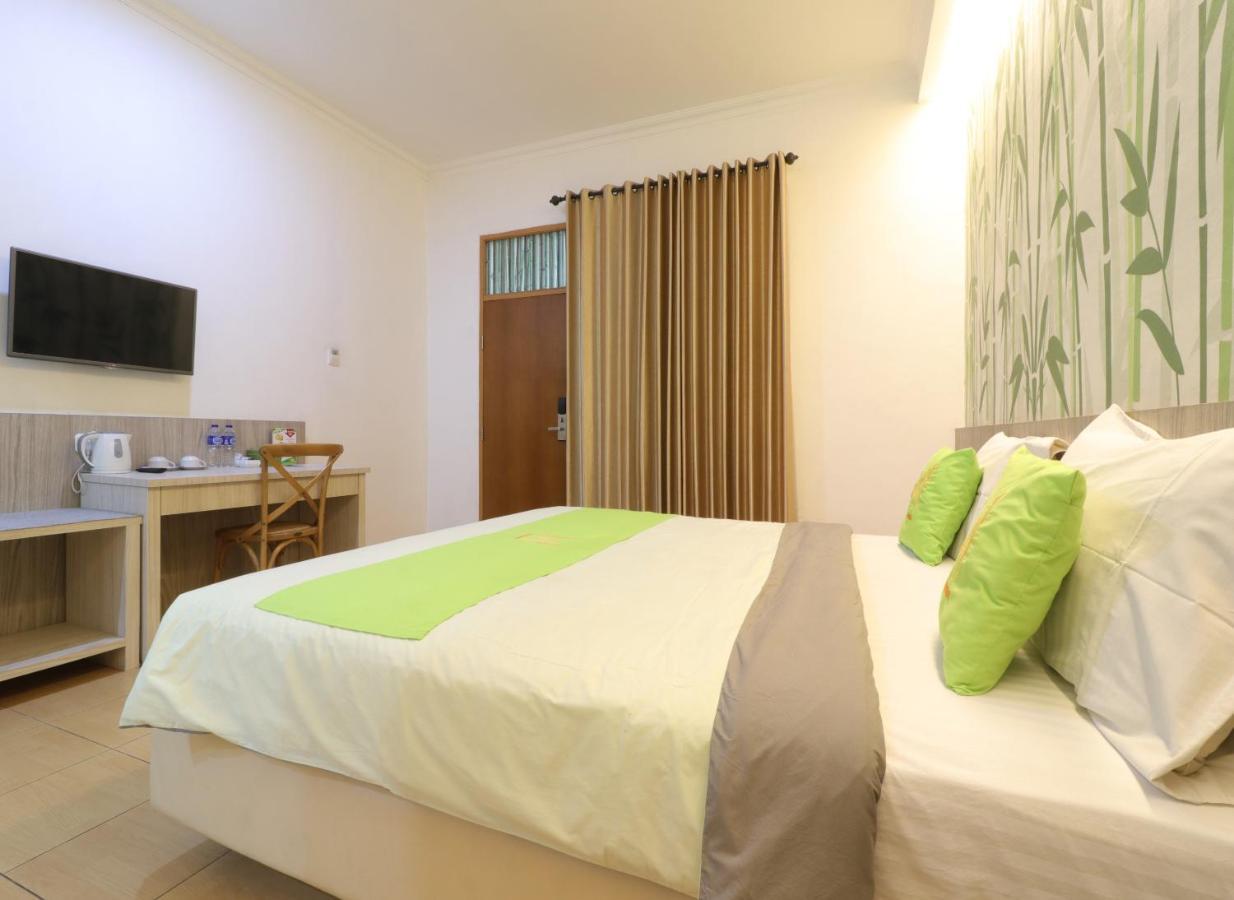 Hotel Huswah Airport Tangerang Esterno foto