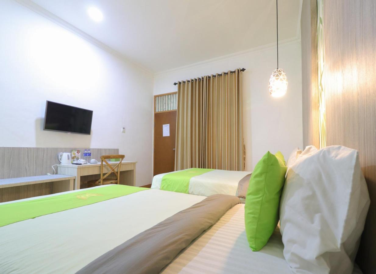 Hotel Huswah Airport Tangerang Esterno foto