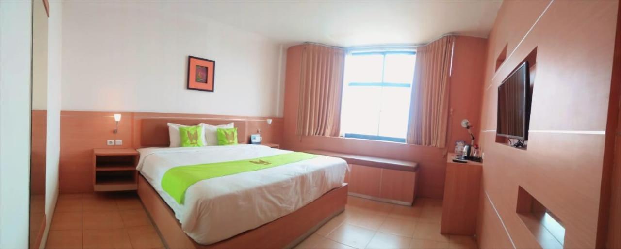 Hotel Huswah Airport Tangerang Esterno foto