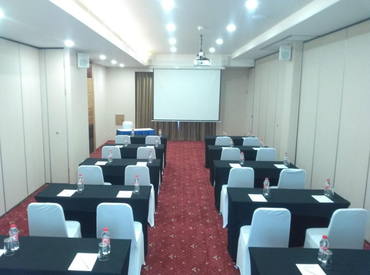 Hotel Huswah Airport Tangerang Esterno foto